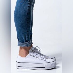 CONVERSE Women's Chuck Taylor All Star Lift Platform Canvas Low Top Sneakers